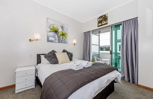 Auckland Central Business District Apartment | Comfortable Princes Wharf 2BR Apartment for up to 6 guests