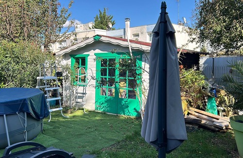 Vaulx-en-Velin Bed & Breakfast | Comfortable, quiet Mawa room with adjoining bathroom in Vaulx en Velin (69)