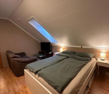 Osoyro House | Comfortable room - Double bed - Private bathroom - Free parking - Shared kitchen - Bus stop and store 2 min walk