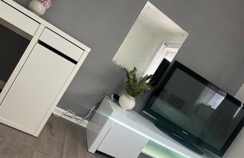 Basildon House | Comfortable Room Near Stacey's Corner Basildon