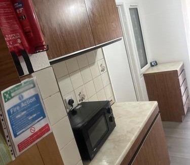 Basildon House | Comfortable Room Near Stacey's Corner Basildon