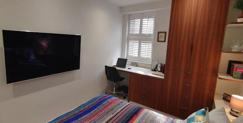 Tower Hill House | Comfortable Room With Ensuite