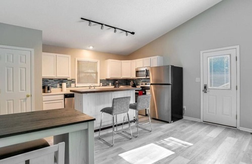 Royal Pines House | Comfortable South Asheville Townhome W/Hot Tub