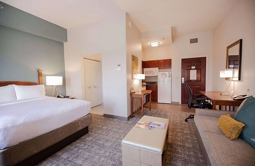 Highlands - Perkins Hotel | Comfortable Stay in Louisiana! Pets Allowed, Pool, Free Breakfast, Free Parking!