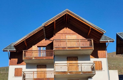 Albiez-le-Vieux Apartment | Comfortable studio 300m from slopes with terrace and parking