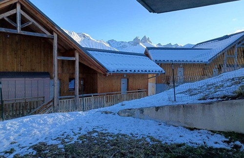 Albiez-le-Vieux Apartment | Comfortable studio 300m from slopes with terrace and parking