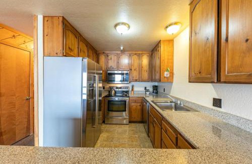 Truckee House | Comfortable Townhouse w/Lake View #154 at Donner Lake Village