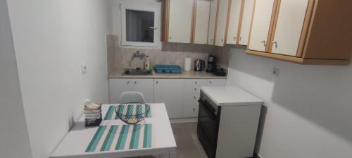 Saronida Apartment | Comfortably placed near the sea