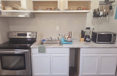 Roselawn Finance Apartment | Comfy 1BR Apt. in Pleasant Ridge