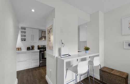 Niagara Hotel | Comfy 1BR - King West - Transit Access - Gym