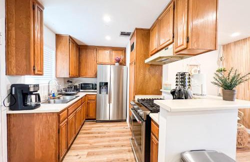 Los Angeles House | Comfy 2-bedroom home in Hollywood