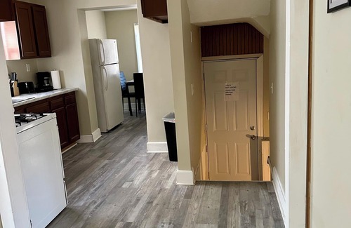 Akron House | Comfy 3 Bedroom Entire Home With Cozy Vibes