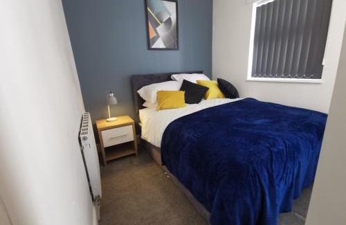 Birkenhead House | Comfy and Cozy 3 Bed house, free parking & Wifi