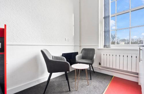 Dudley Apartment | Comfy and Relaxing space in Dudley with Parking