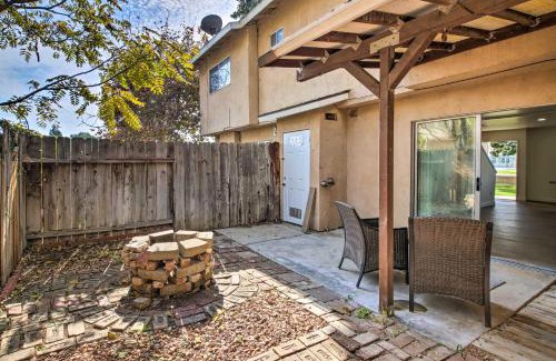 Country Rose House | Comfy Bakersfield Townhome - Fire Pit and Patio