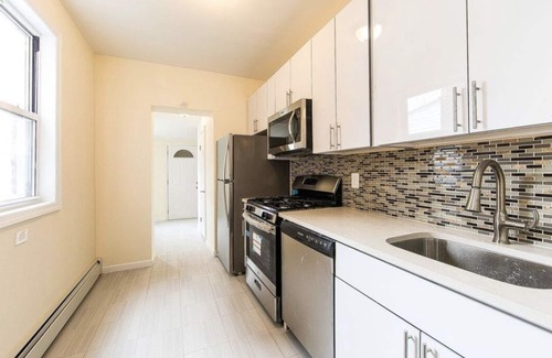 East Flatbush House | Comfy Bedroom in Gorgeous NEW 2 floor House!