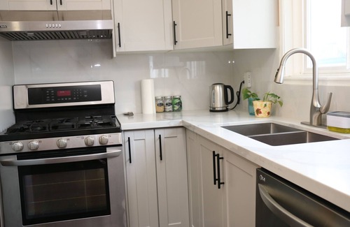 Markham House | Comfy Casa