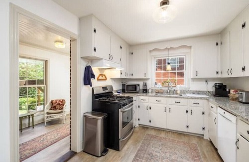 Charlotte Apartment | Comfy cozy laid back cottagenn