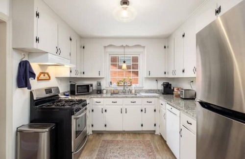 Charlotte Apartment | Comfy cozy laid back cottagenn