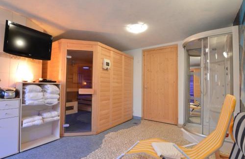Burg-Reuland House | Comfy Holiday Home in Burg Reuland with Sauna, Terrace, BBQ