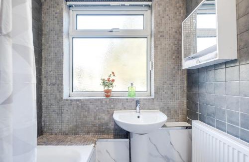 Seisdon House | Comfy Home-Vimy Road