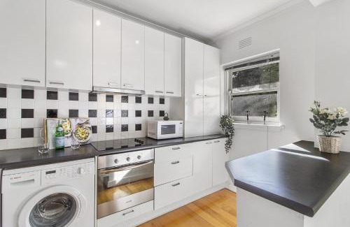 Travancore Apartment | Comfy One-Bedroom Unit Between City and Airport