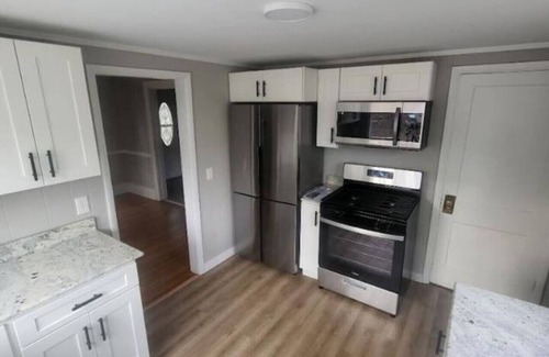 East Rochester House | Comfy, Private Home near college town - SJF & NAZ