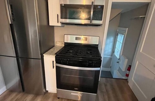 East Rochester House | Comfy, Private Home near college town - SJF & NAZ