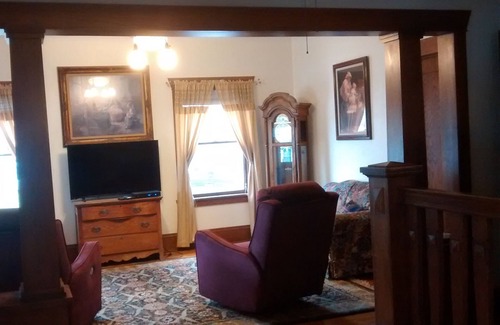 Kasson House | Comfy Room in Centennial Home near Mayo Clinic
