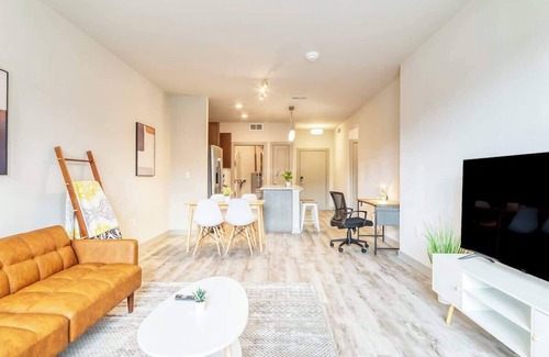 Auburn Hills Apartment | Comfy Spacious 2B2B | Gym & Pool