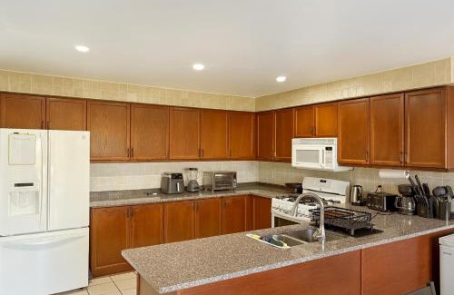 Orangeville House | Comfy & Spacious 4BR Family Home with Free Parking, Laundry, BBQ! 10 Min Walk to Headwaters Hospital, 5 Min Drive to Mount Alverno Luxury Resorts, Ideal for Medical, Vacation or Work Stays!