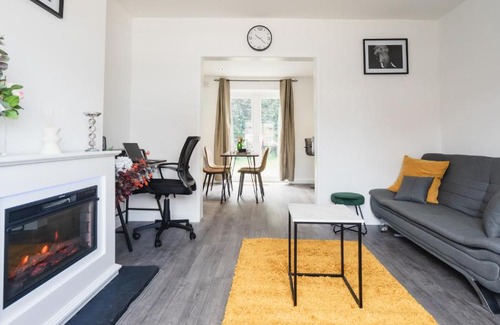 Preston House | Comfy Spacious Home Near Preston City Centre - Sleeps 6