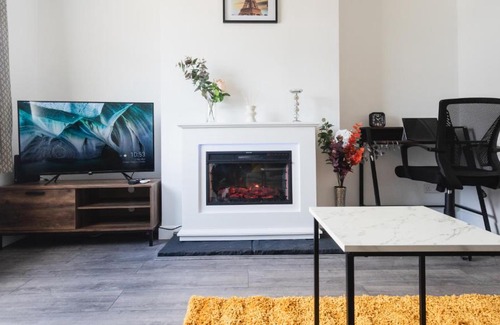 Preston House | Comfy Spacious Home Near Preston City Centre - Sleeps 6