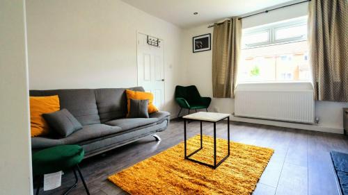 Preston House | Comfy Spacious Home Near Preston City Centre - Sleeps 6