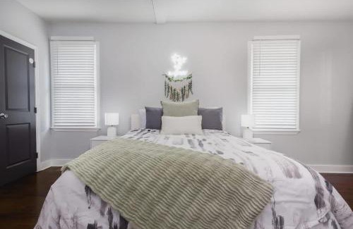 Sylvan Hills House | Comfy Spacious Zen Family Home By Airport-King Bed-Grill