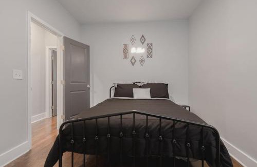 Sylvan Hills House | Comfy Spacious Zen Family Home By Airport-King Bed-Grill