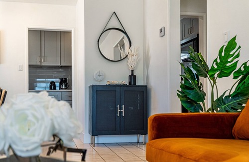 Fullerton House | COMFY STAY| NEW & CLEAN| 10 MINS DISNEY| DOWNTOWN