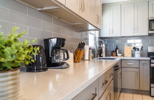 Fullerton House | COMFY STAY| NEW & CLEAN| 10 MINS DISNEY| DOWNTOWN