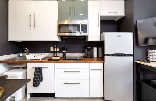 Danbury Apartment | Comfy Studio with Kitchen Central Danbury, ADA
