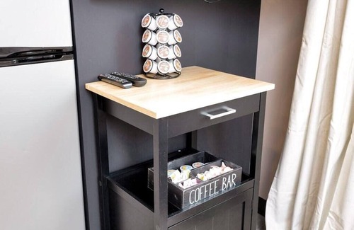 Danbury Apartment | Comfy Studio with Kitchen Central Danbury, ADA
