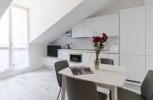 Guastalla Apartment | Commenda 35 A