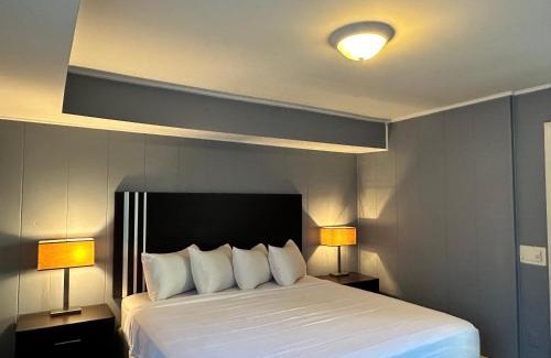 Saratoga Springs Hotel | Community Court Motel