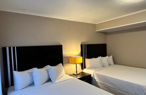 Saratoga Springs Hotel | Community Court Motel