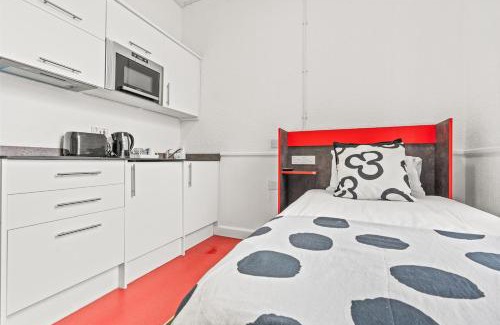 Dudley Apartment | Compact Studio for , Kitchen, WiFi, Parking in Dudley