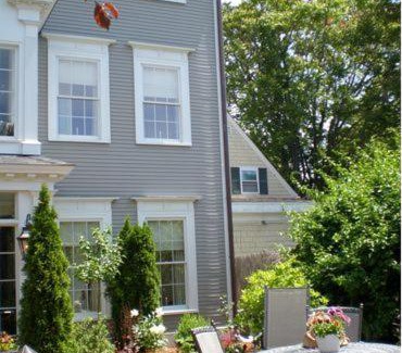 Newburyport Hotel | Compass Rose Inn