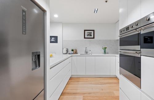 South Yarra Apartment | Complete Host Armytage Apartments