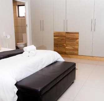 Bayswater House | Complete Modern 3-Bedroom Home En-suite Near Mall & Major Attractions