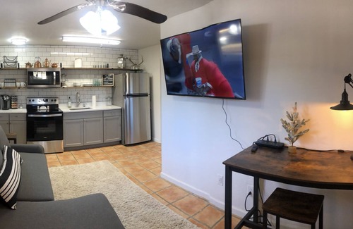 Lubbock House | Completely remodeled 1 bedroom guest house, close to TTU and Hospitals