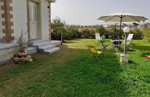 Pachino Apartment | Conca air-conditioned two-room apartment - Wi-fi in the villa in complete relaxa