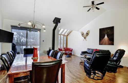 Stoneham Apartment | Condo 517 Chemin du Hibou by Les Chalets Alpins